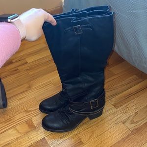 CARLOS SANTANA BOOTS. SIZE 9